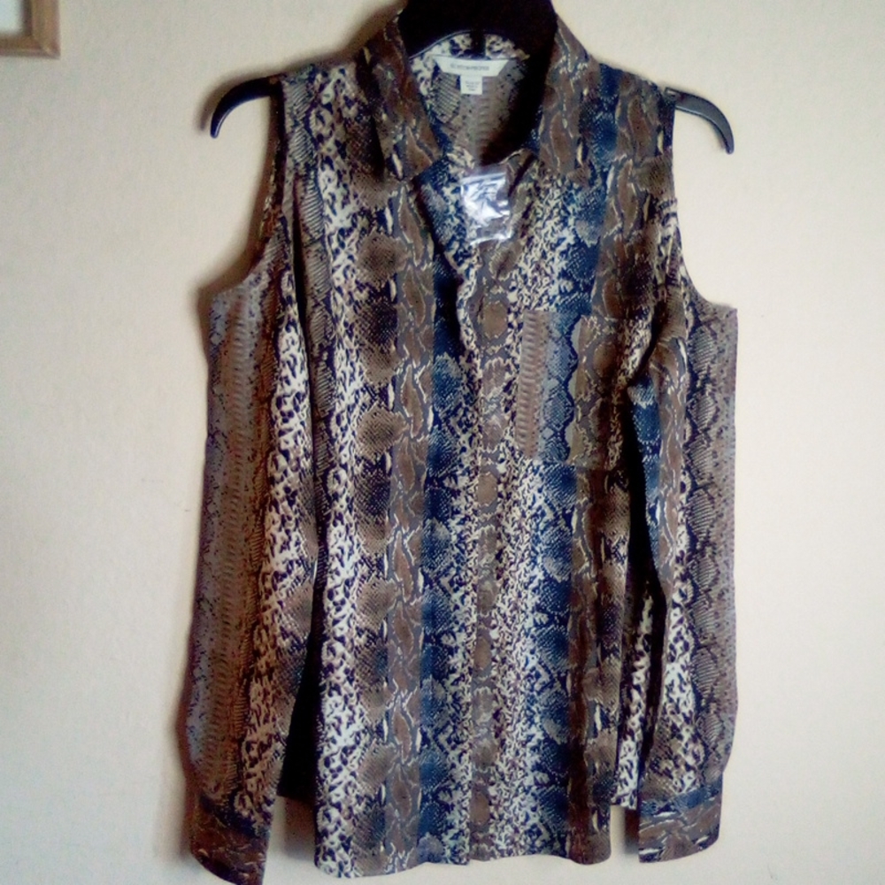 Nwot boston proper snake cold shoulder top